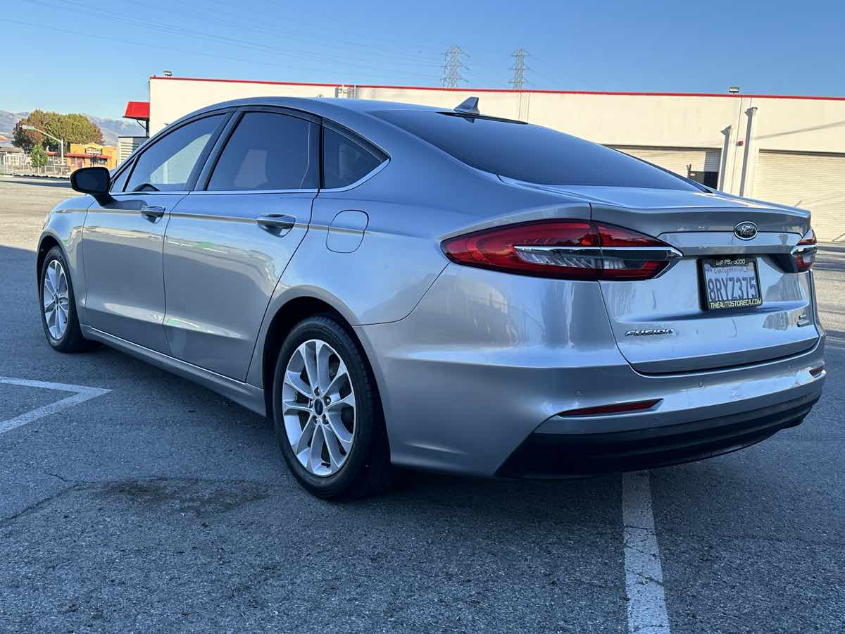 2020 Ford Fusion Hybrid SE photo 3