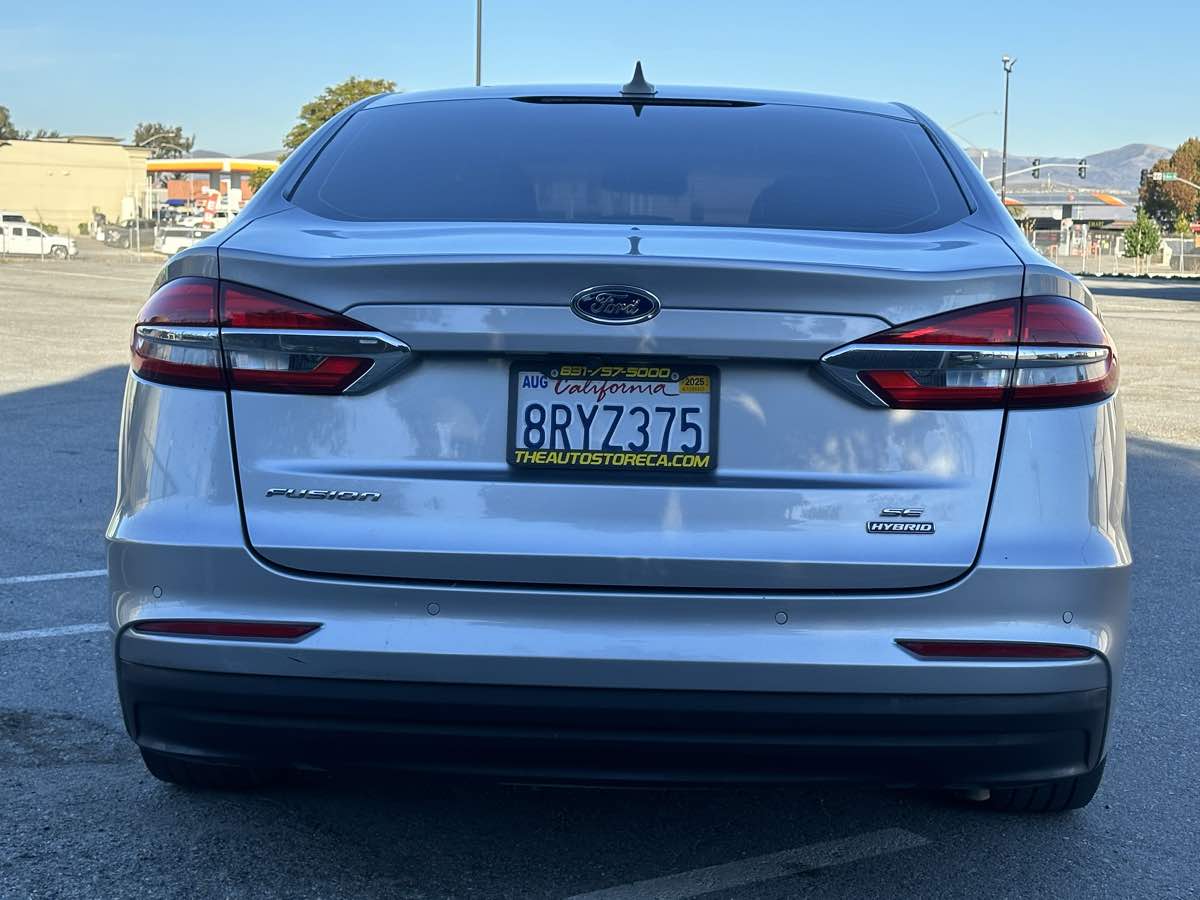 2020 Ford Fusion Hybrid SE photo 4