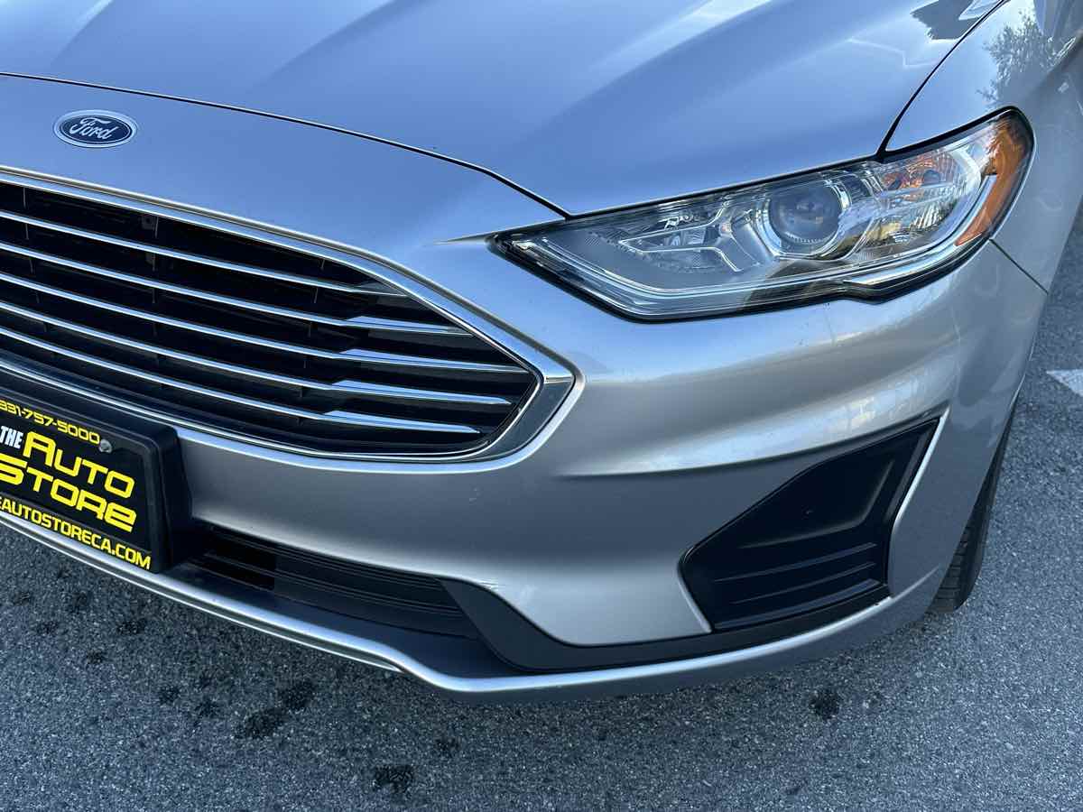 2020 Ford Fusion Hybrid SE photo 9
