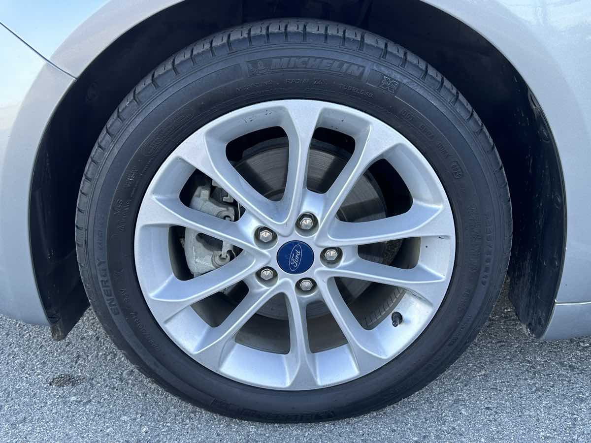 2020 Ford Fusion Hybrid SE photo 13