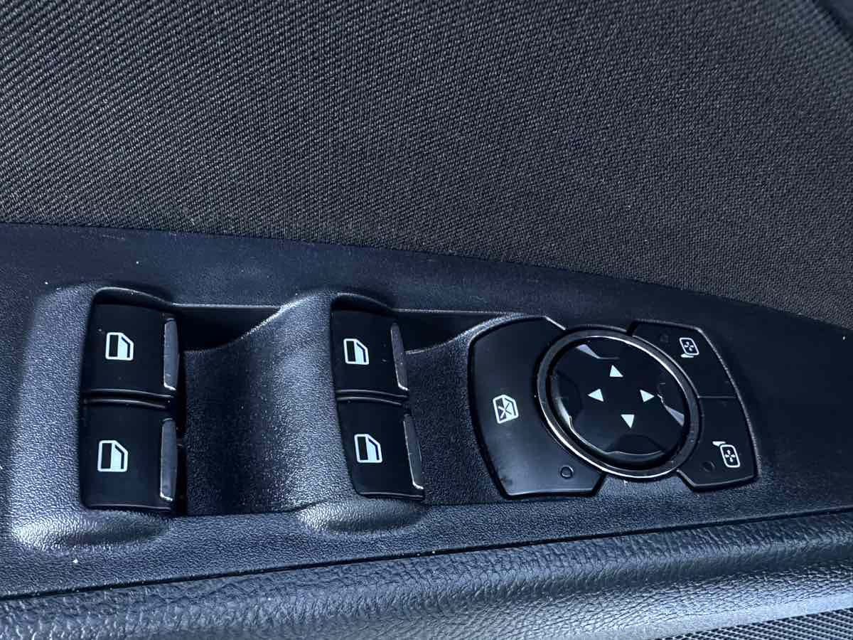 2020 Ford Fusion Hybrid SE photo 19