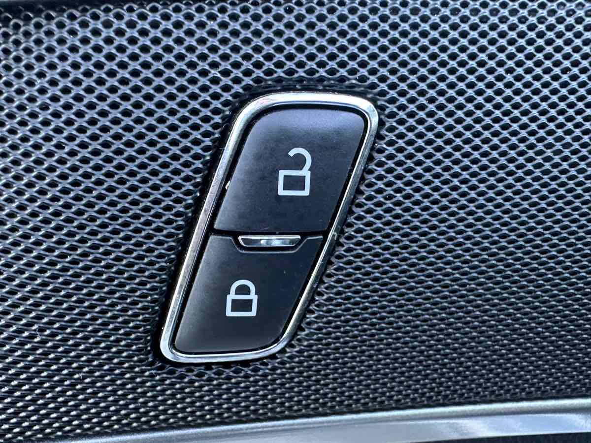 2020 Ford Fusion Hybrid SE photo 20