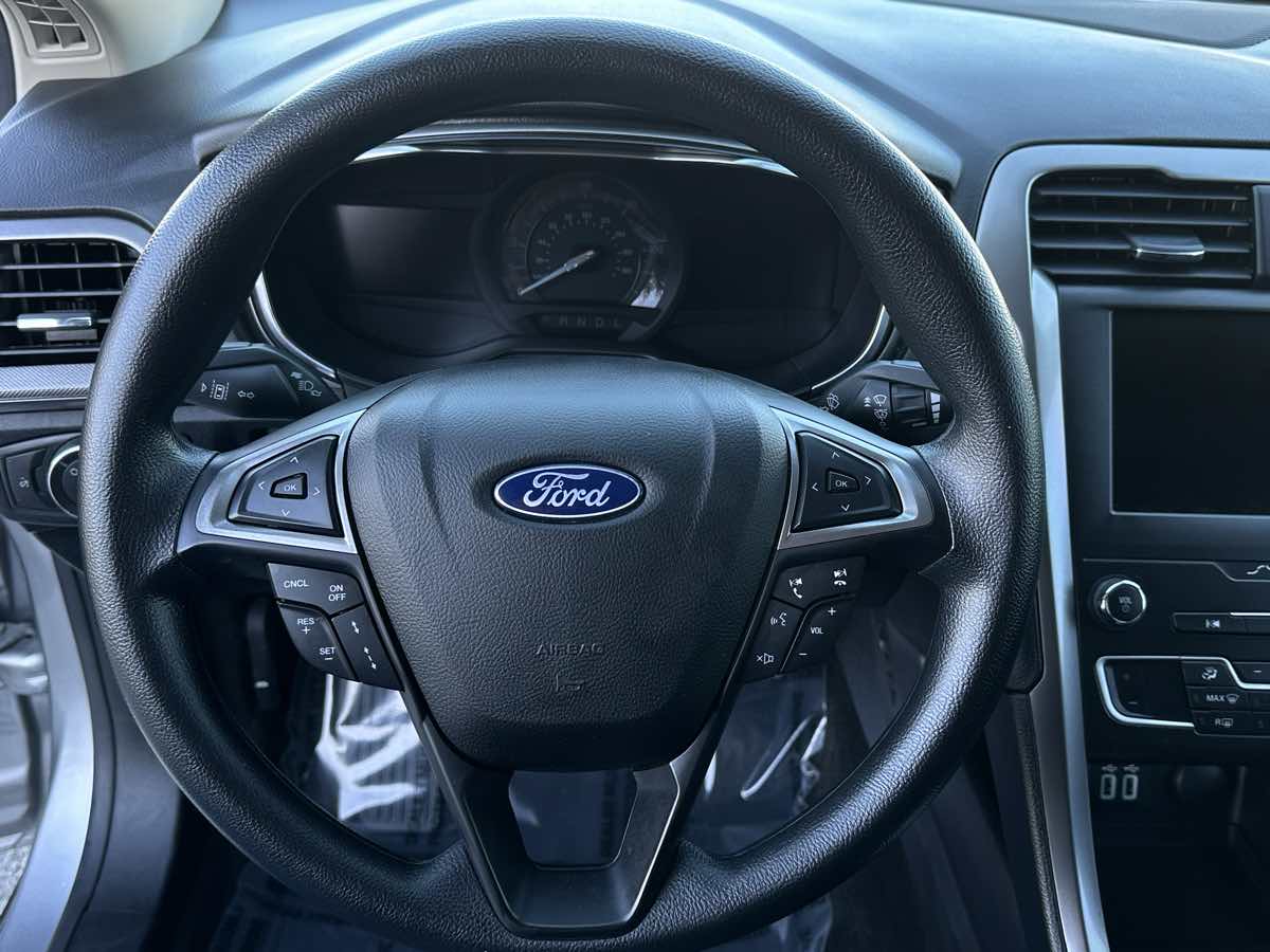 2020 Ford Fusion Hybrid SE photo 23