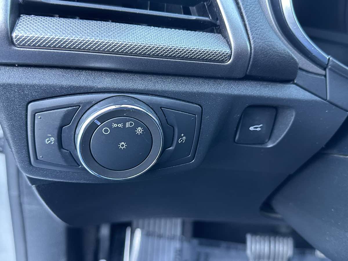2020 Ford Fusion Hybrid SE photo 28