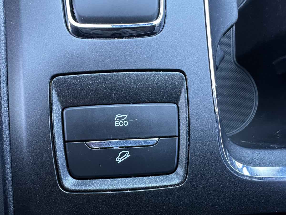 2020 Ford Fusion Hybrid SE photo 32