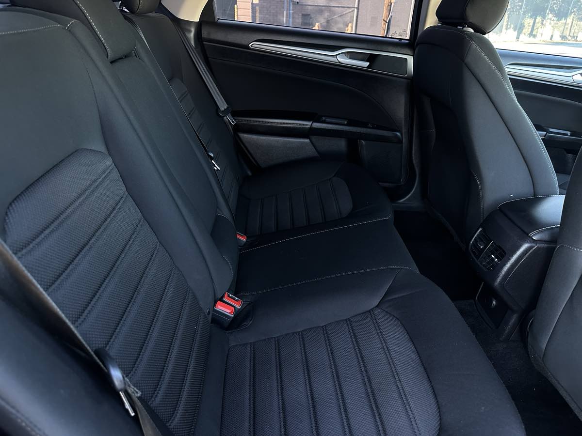 2020 Ford Fusion Hybrid SE photo 35