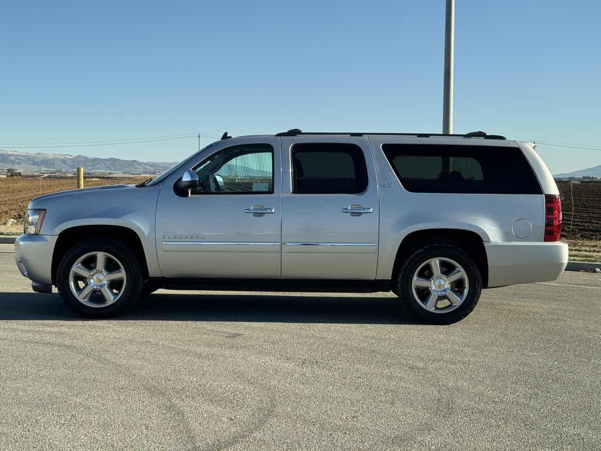2013 Chevrolet Suburban LTZ photo 4