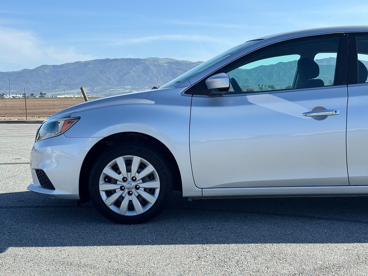 2018 Nissan Sentra S photo 2