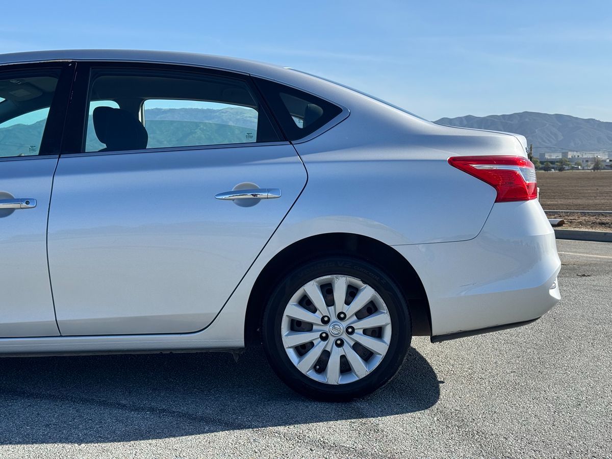 2018 Nissan Sentra S photo 3