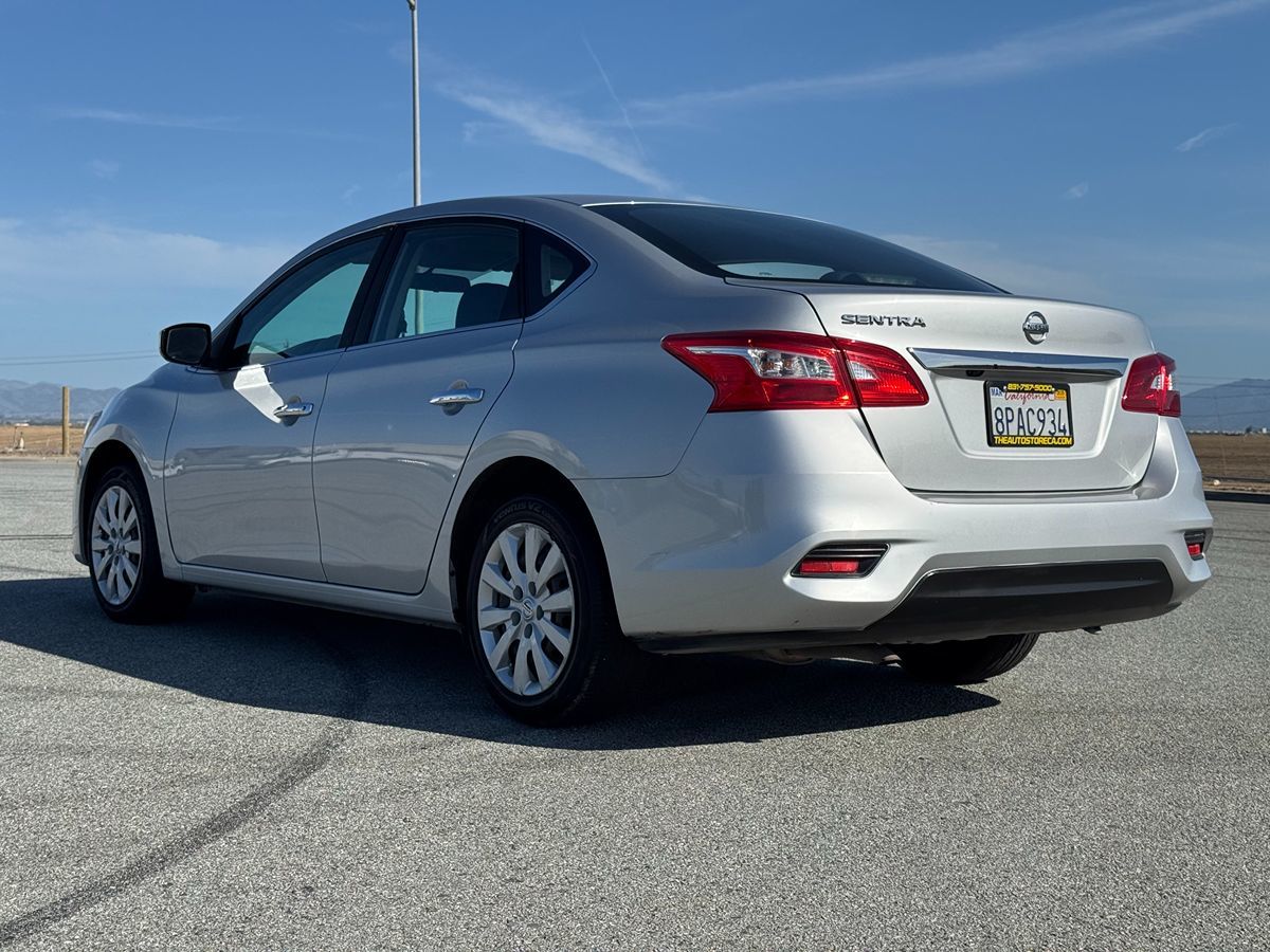 2018 Nissan Sentra S photo 5