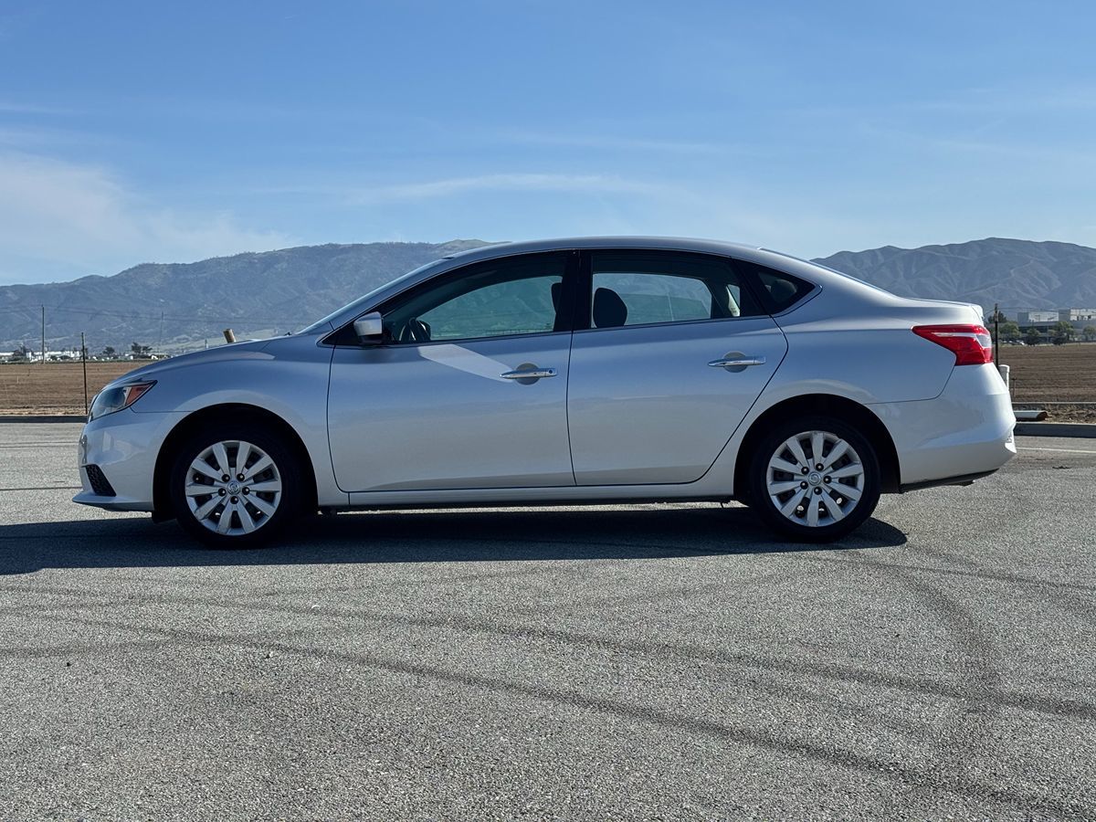 2018 Nissan Sentra S photo 4