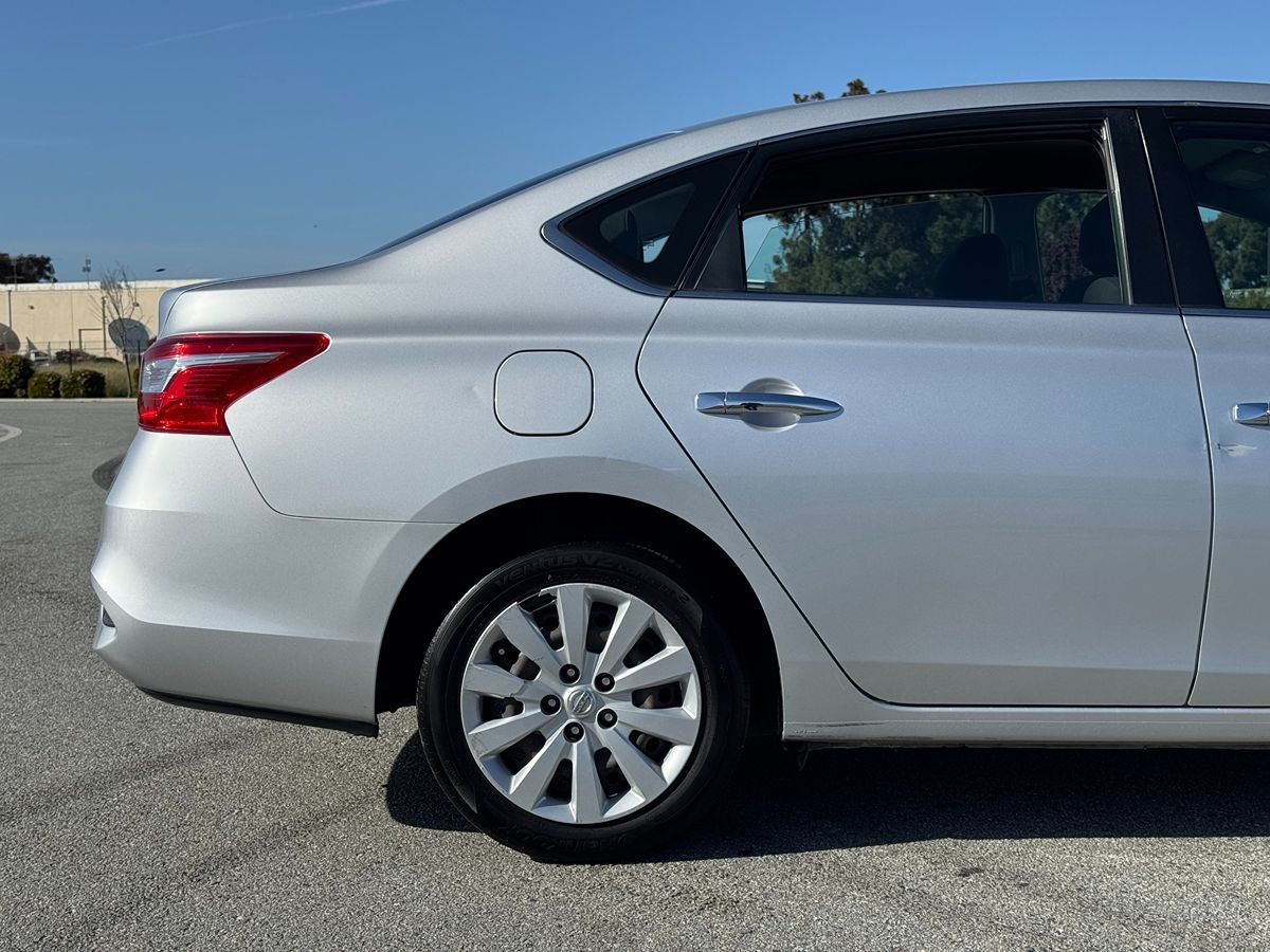 2018 Nissan Sentra S photo 8