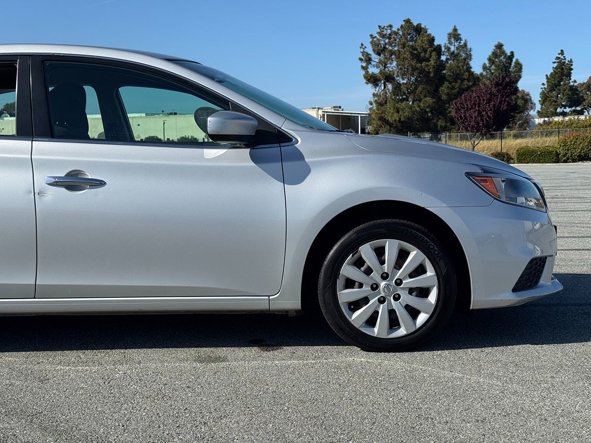 2018 Nissan Sentra S photo 9