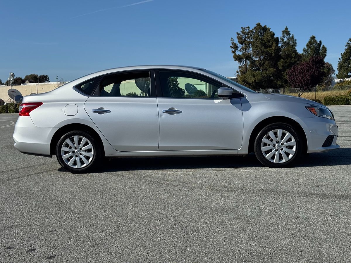 2018 Nissan Sentra S photo 10