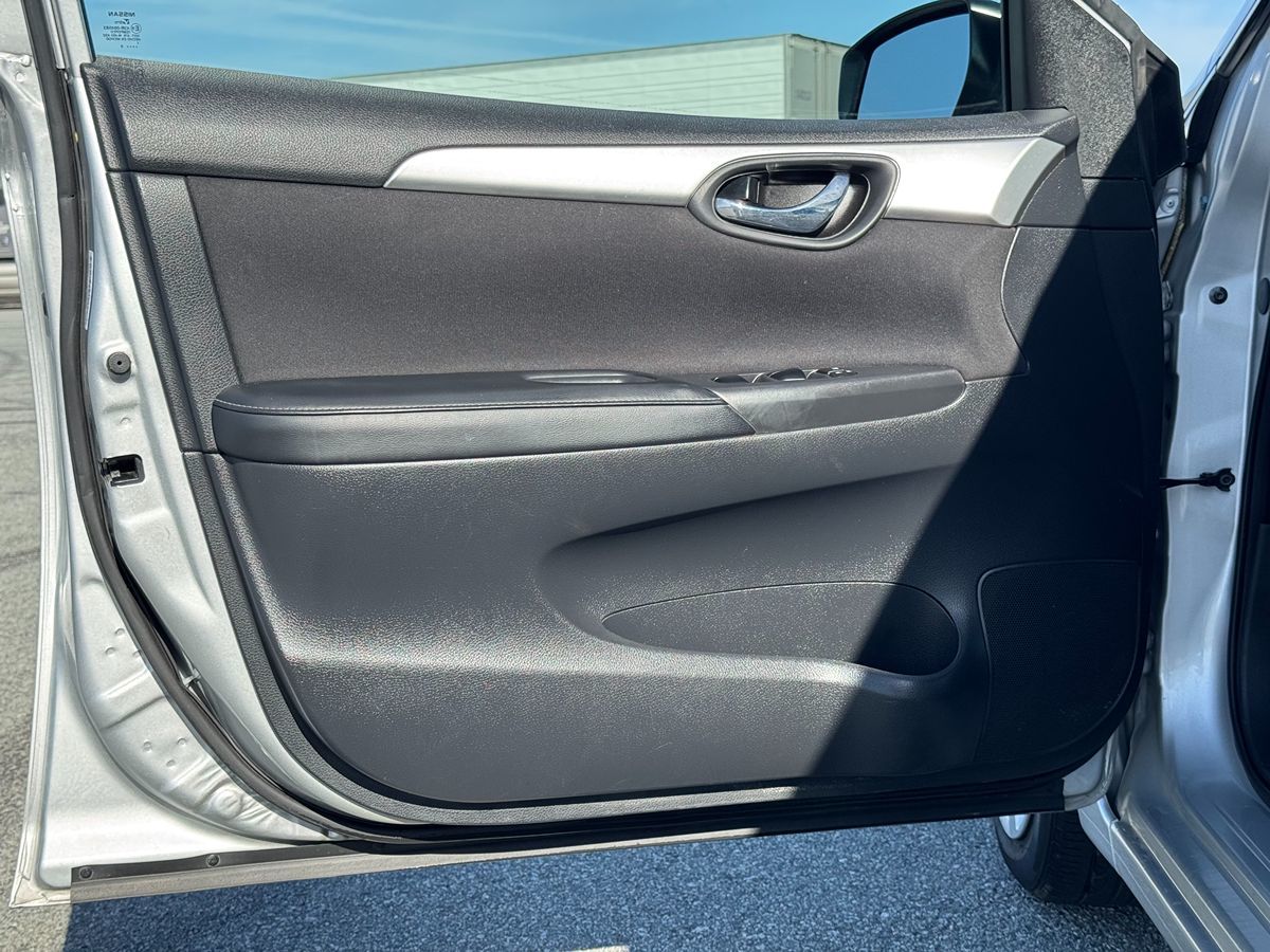 2018 Nissan Sentra S photo 19