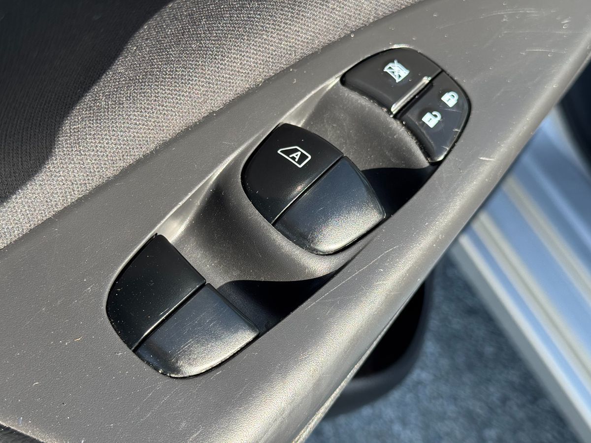 2018 Nissan Sentra S photo 27