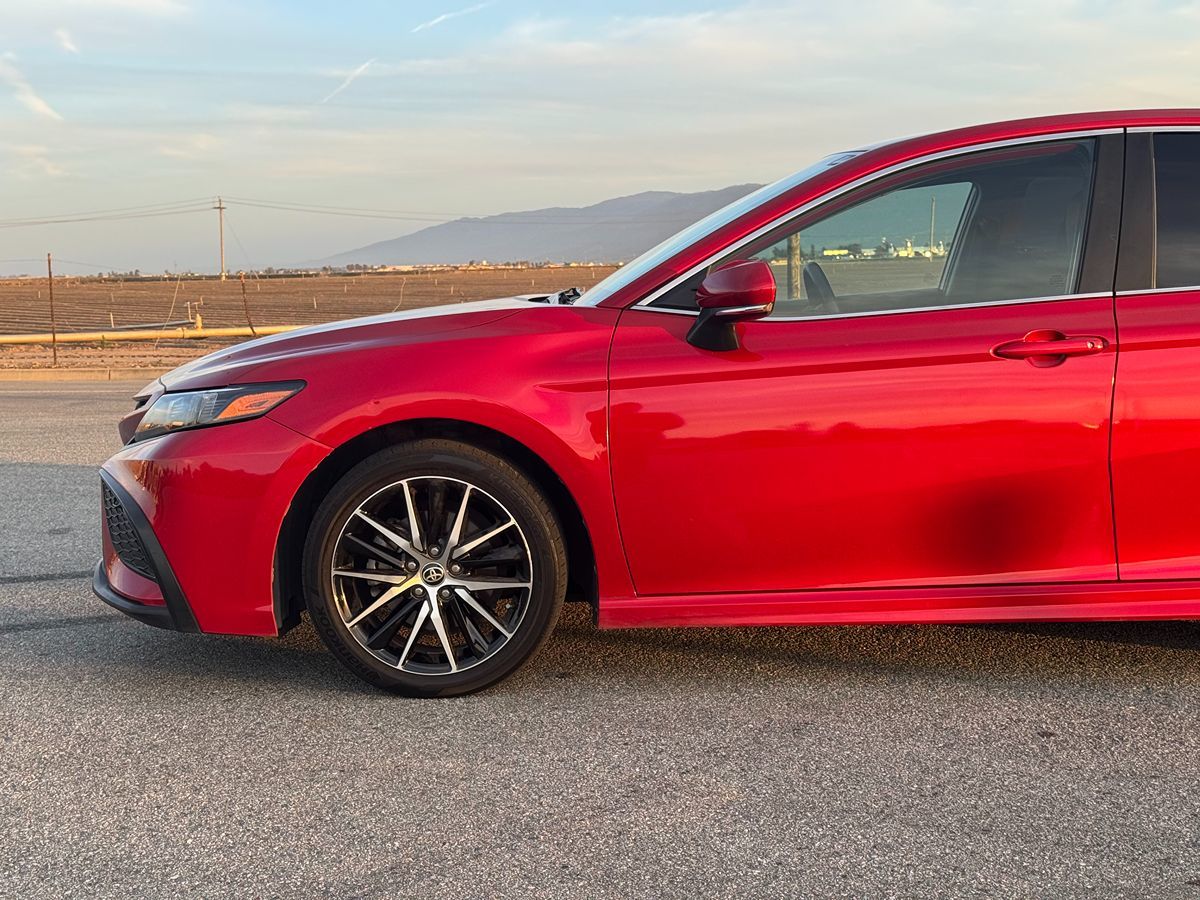 2022 Toyota Camry SE photo 2
