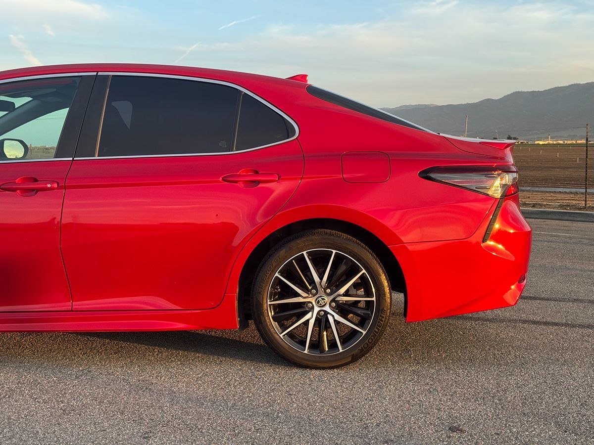 2022 Toyota Camry SE photo 3