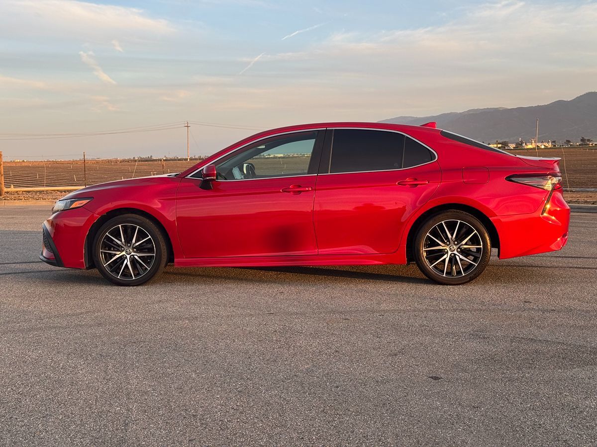 2022 Toyota Camry SE photo 4