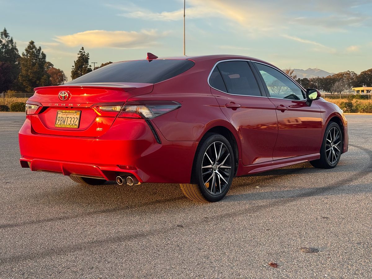 2022 Toyota Camry SE photo 7