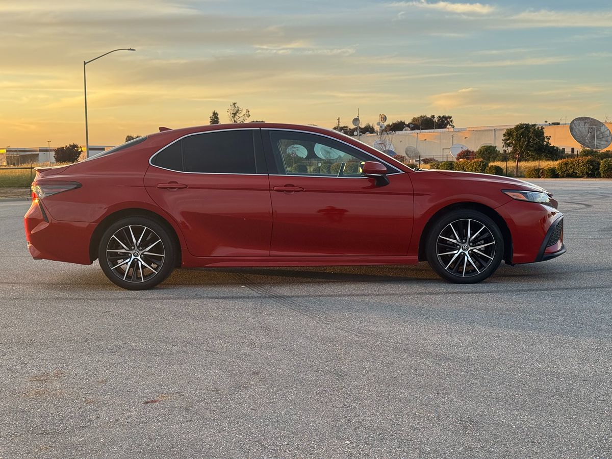 2022 Toyota Camry SE photo 10