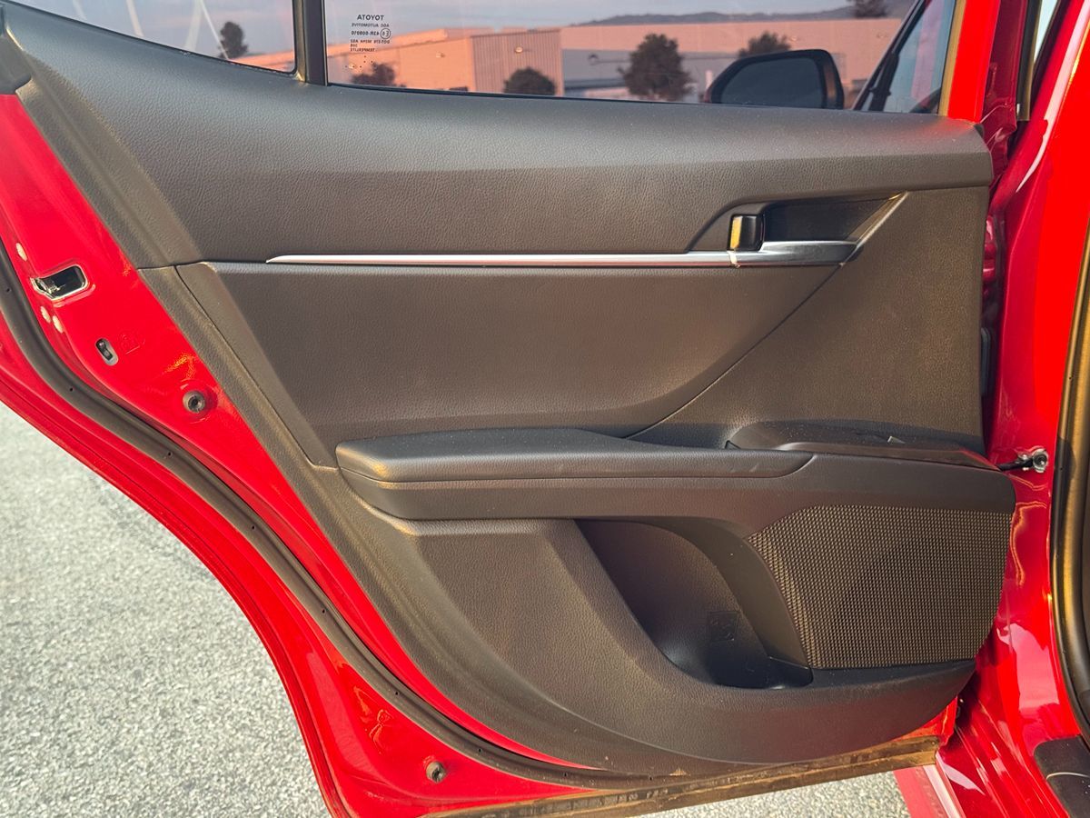 2022 Toyota Camry SE photo 21