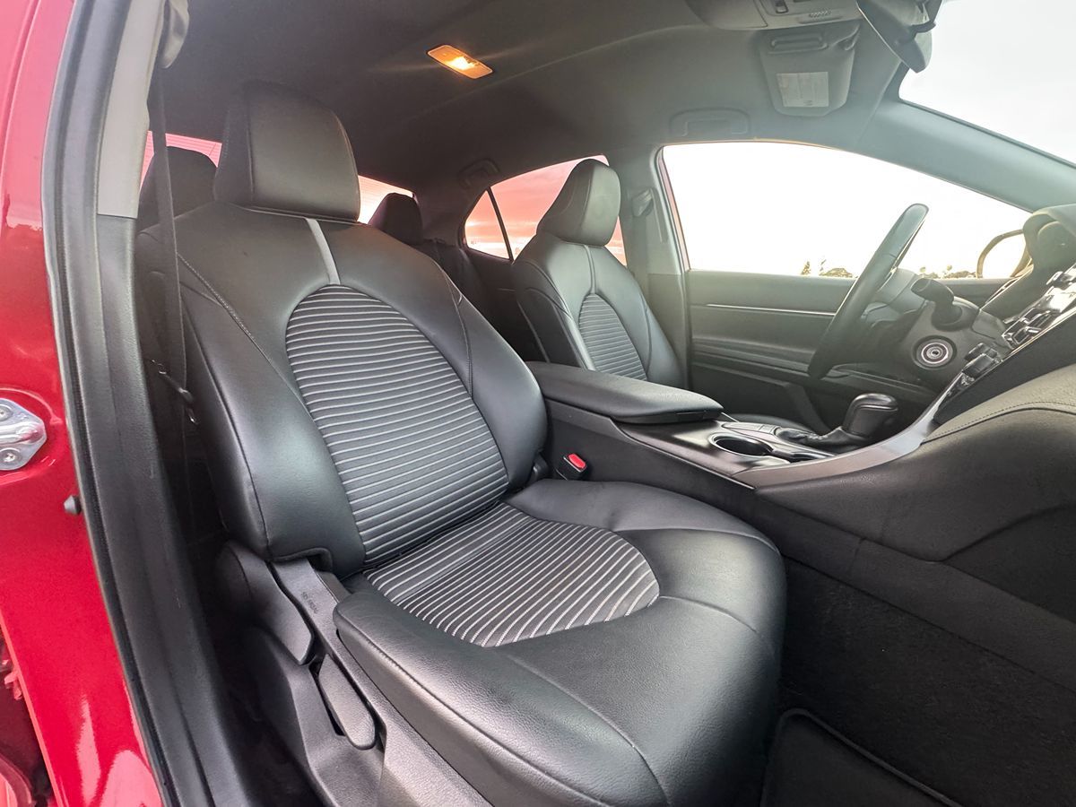 2022 Toyota Camry SE photo 23