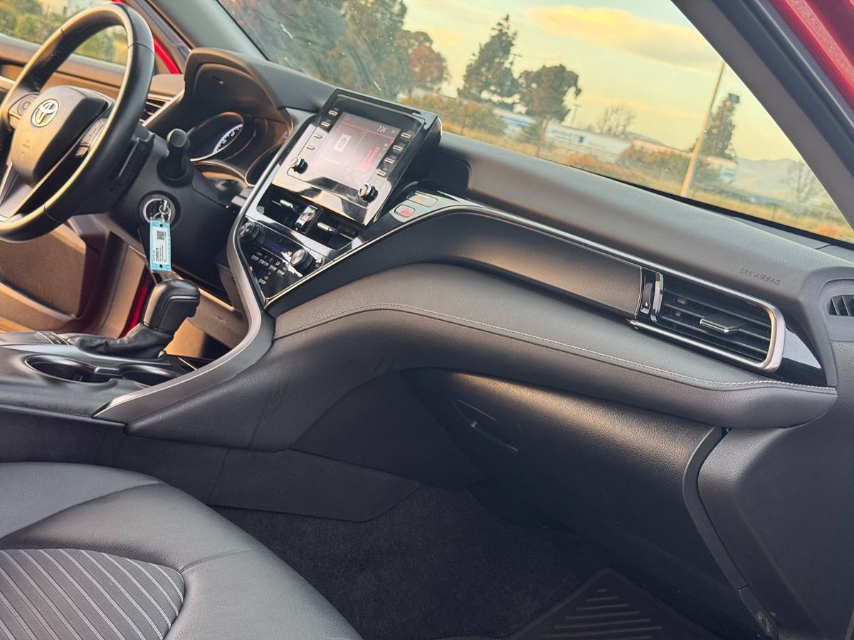 2022 Toyota Camry SE photo 40