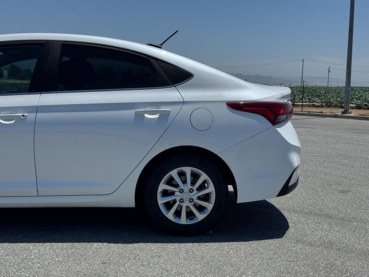 2020 Hyundai Accent SEL photo 2