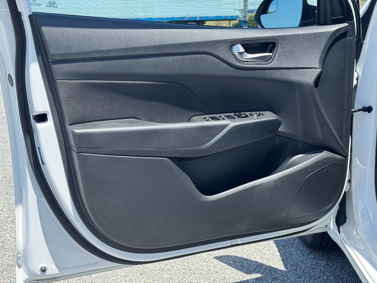 2020 Hyundai Accent SEL photo 20
