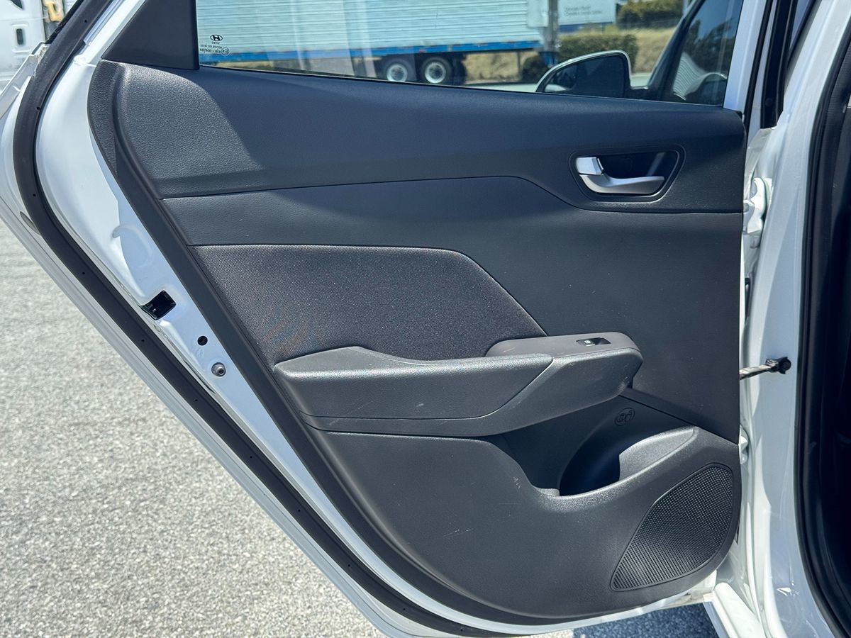 2020 Hyundai Accent SEL photo 21