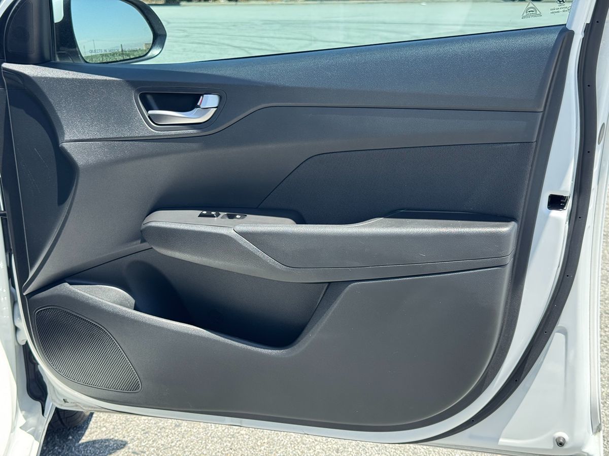 2020 Hyundai Accent SEL photo 23