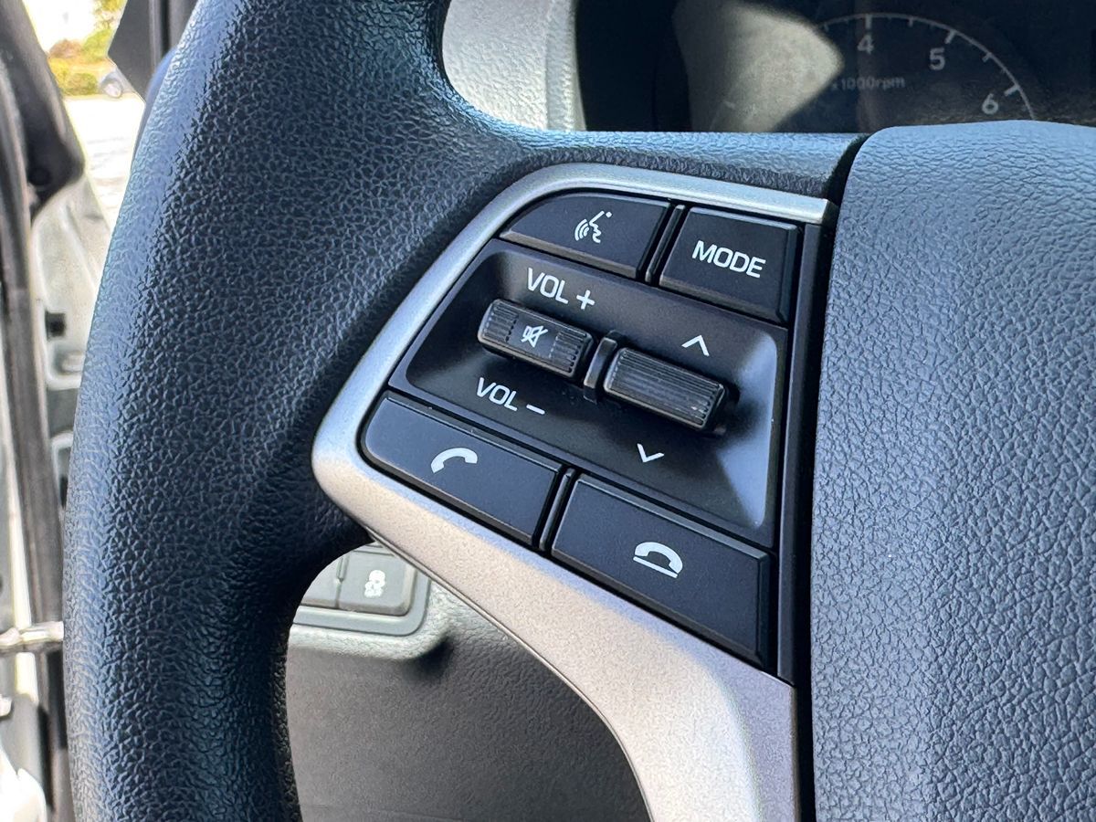 2020 Hyundai Accent SEL photo 32