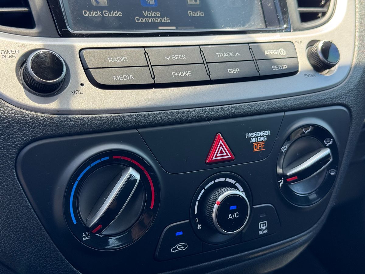 2020 Hyundai Accent SEL photo 37