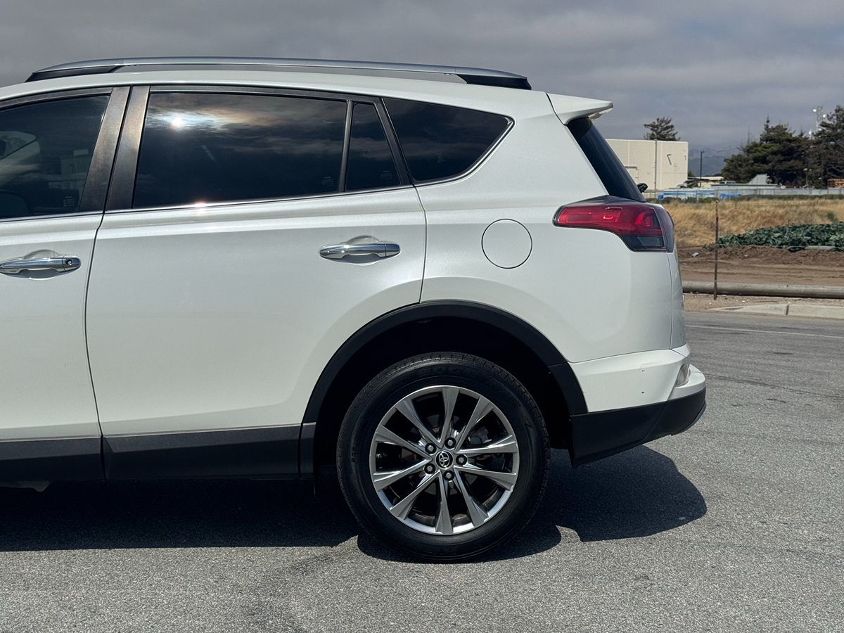 2017 Toyota RAV4 Limited photo 3