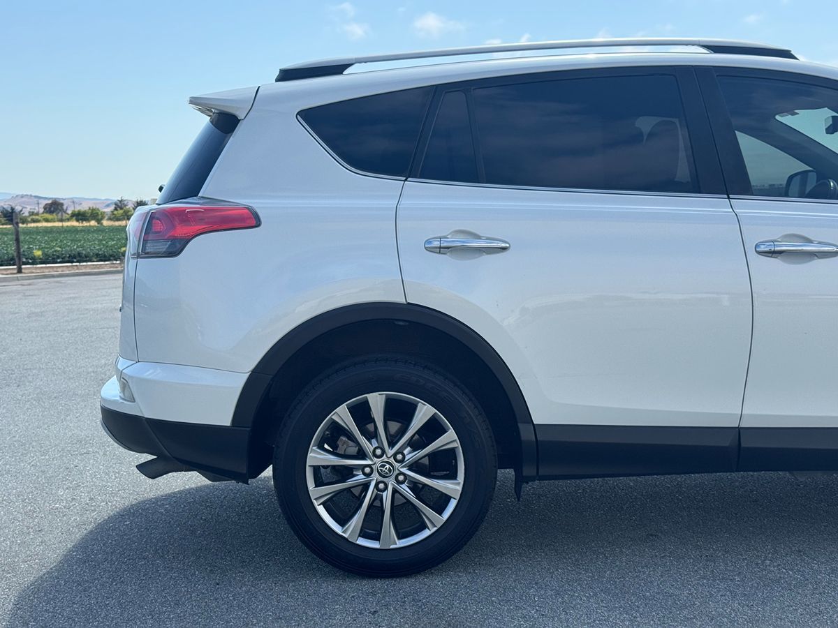 2017 Toyota RAV4 Limited photo 8