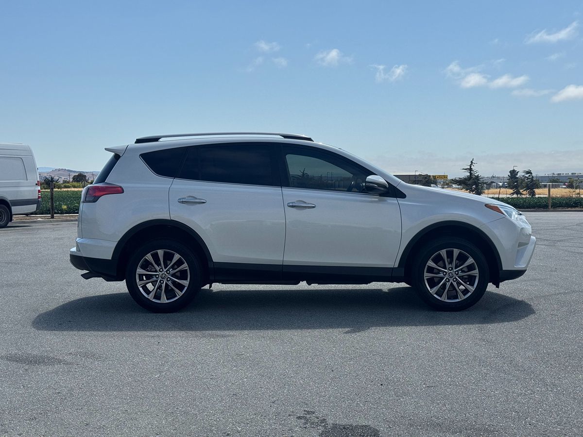 2017 Toyota RAV4 Limited photo 10