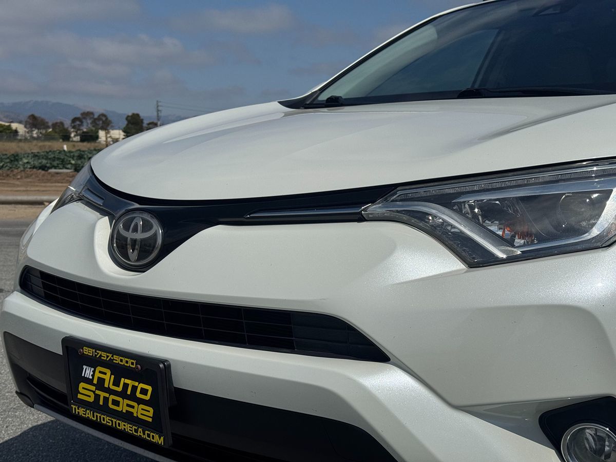 2017 Toyota RAV4 Limited photo 13