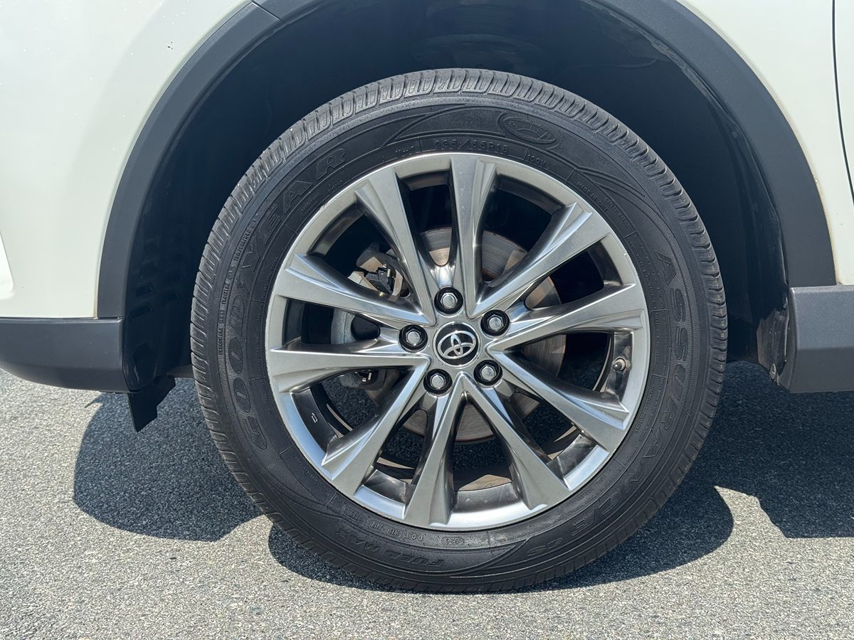 2017 Toyota RAV4 Limited photo 16