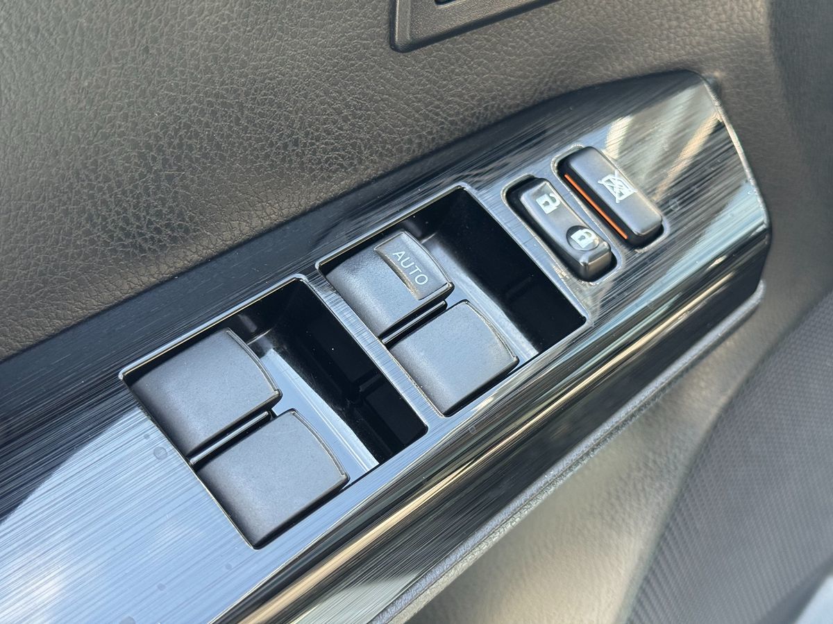 2017 Toyota RAV4 Limited photo 38