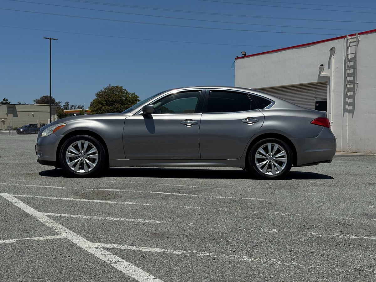 2011 Infiniti M37 photo 3