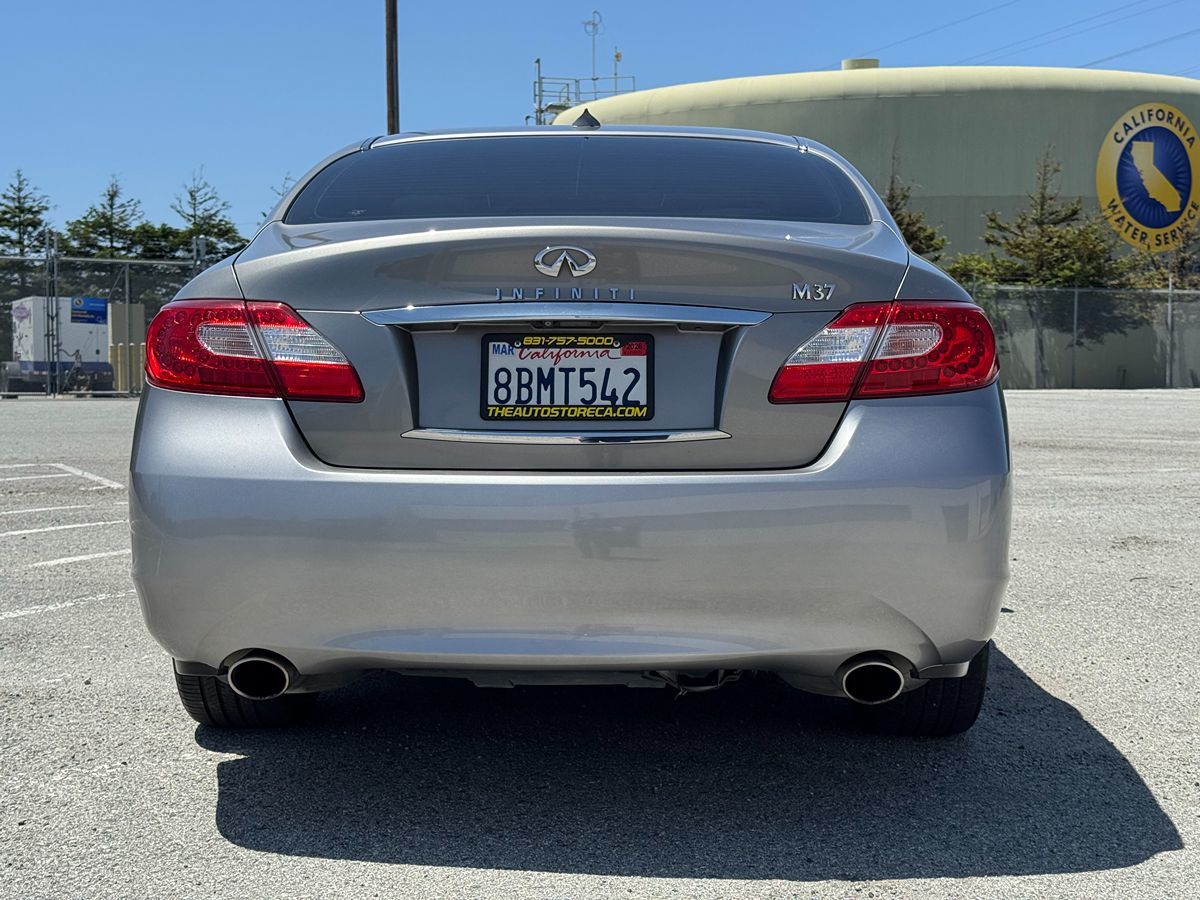2011 Infiniti M37 photo 5