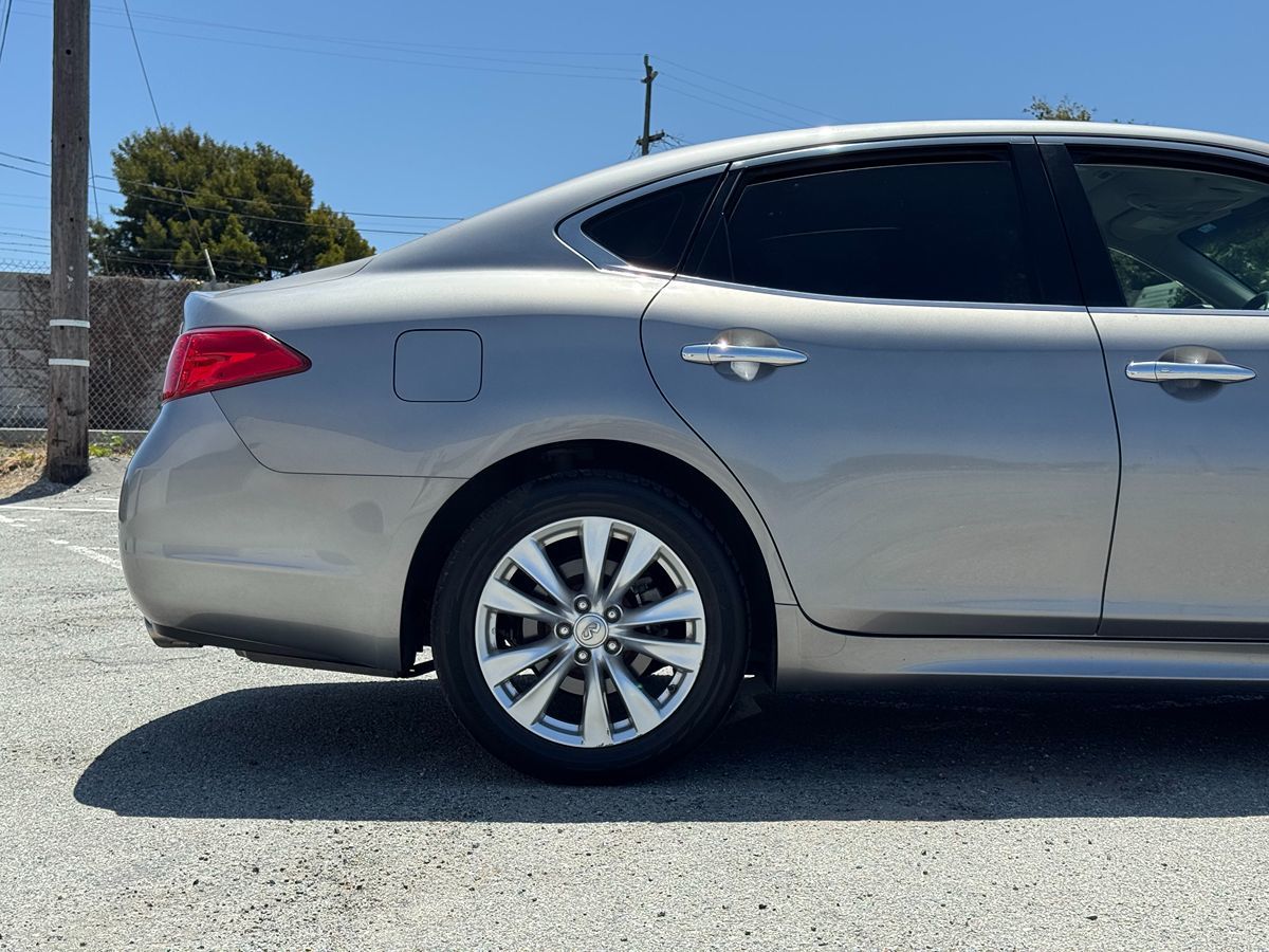 2011 Infiniti M37 photo 7
