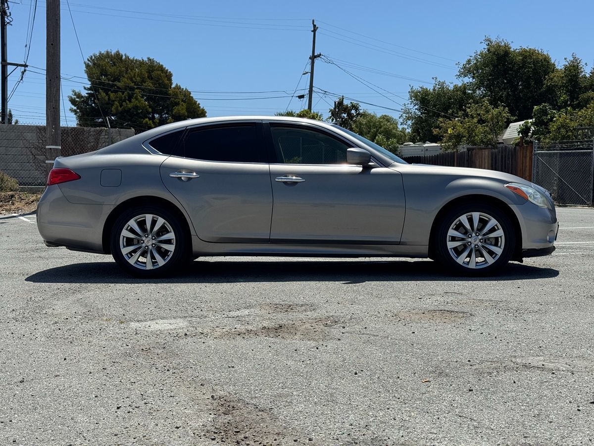 2011 Infiniti M37 photo 9