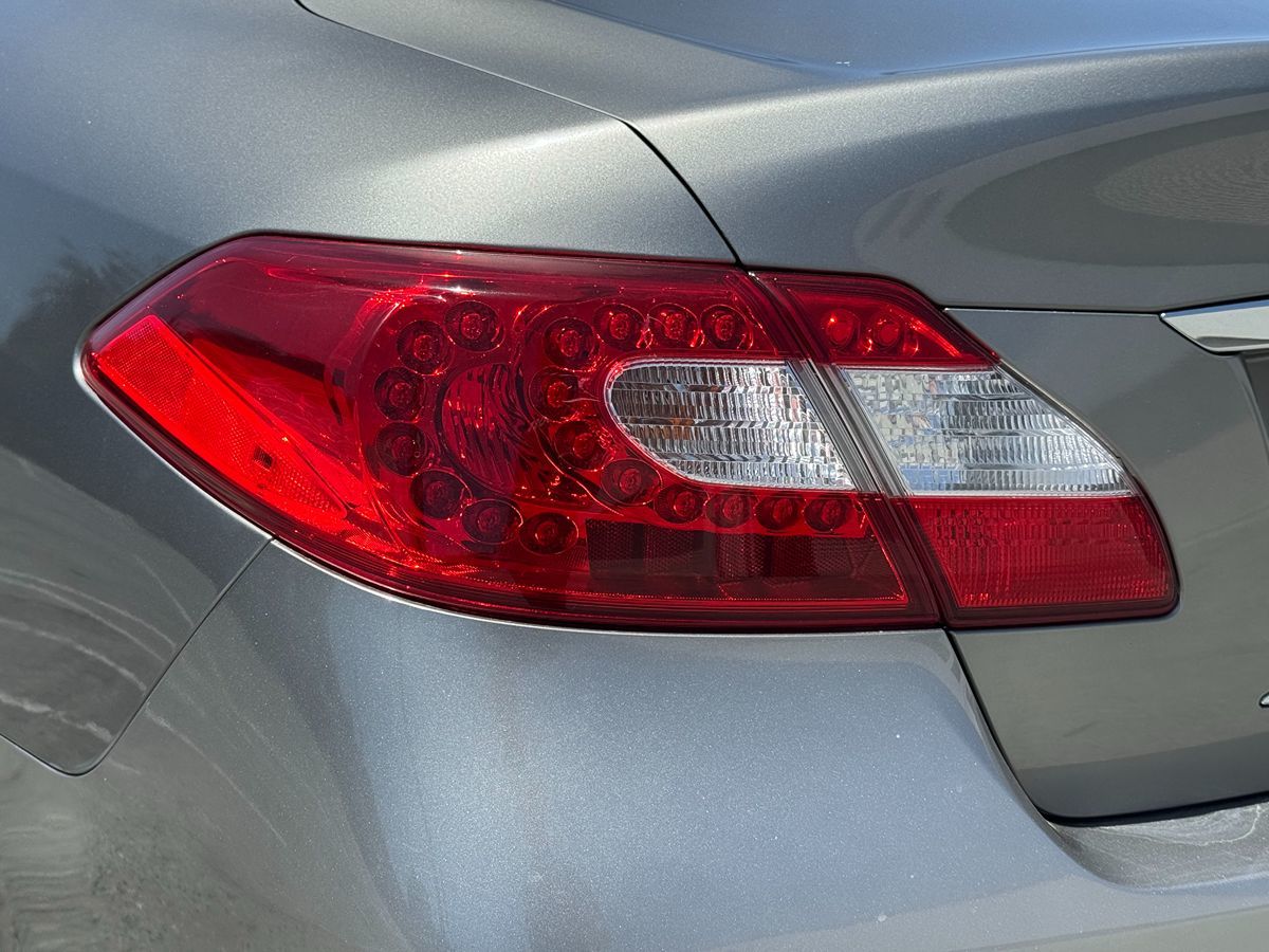 2011 Infiniti M37 photo 17