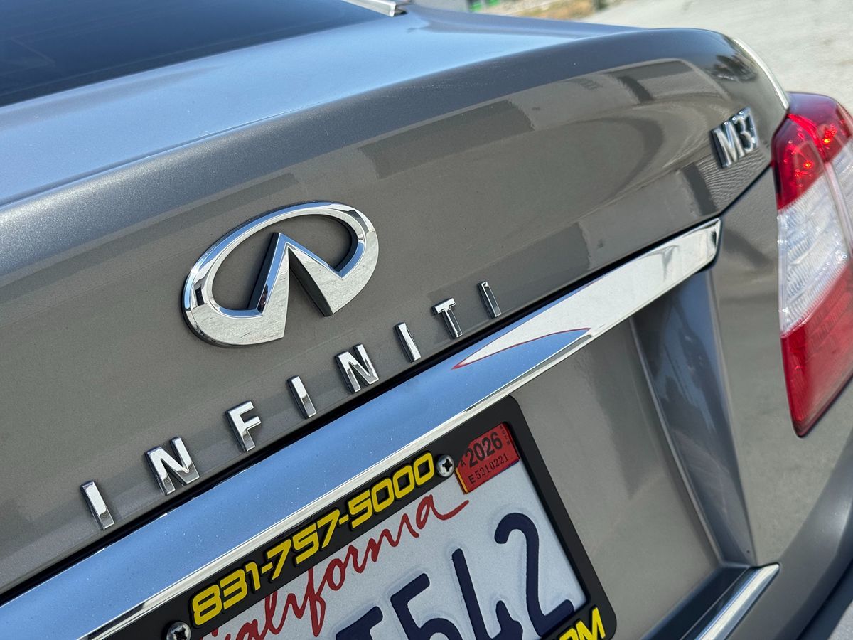 2011 Infiniti M37 photo 18