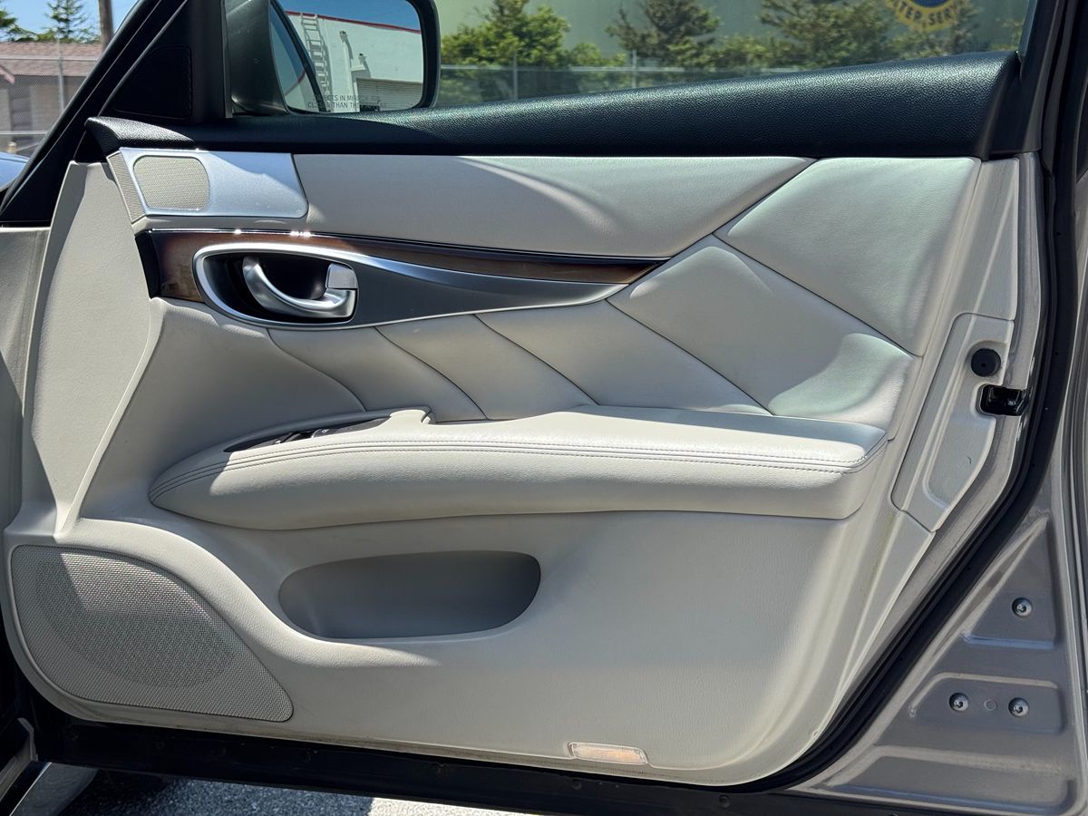 2011 Infiniti M37 photo 24