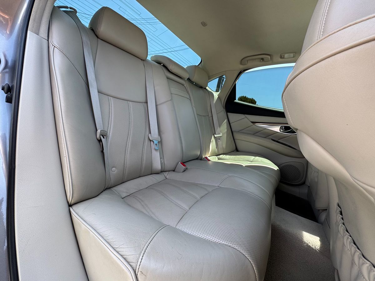 2011 Infiniti M37 photo 26