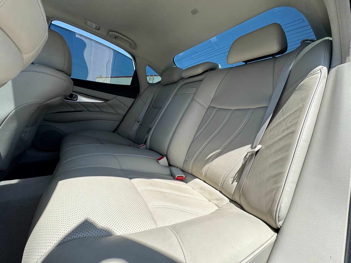 2011 Infiniti M37 photo 27