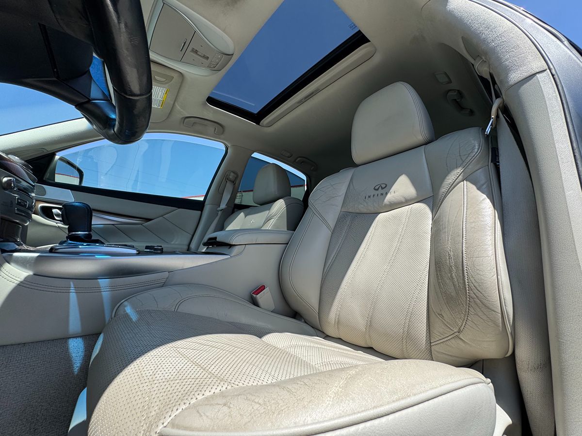 2011 Infiniti M37 photo 28